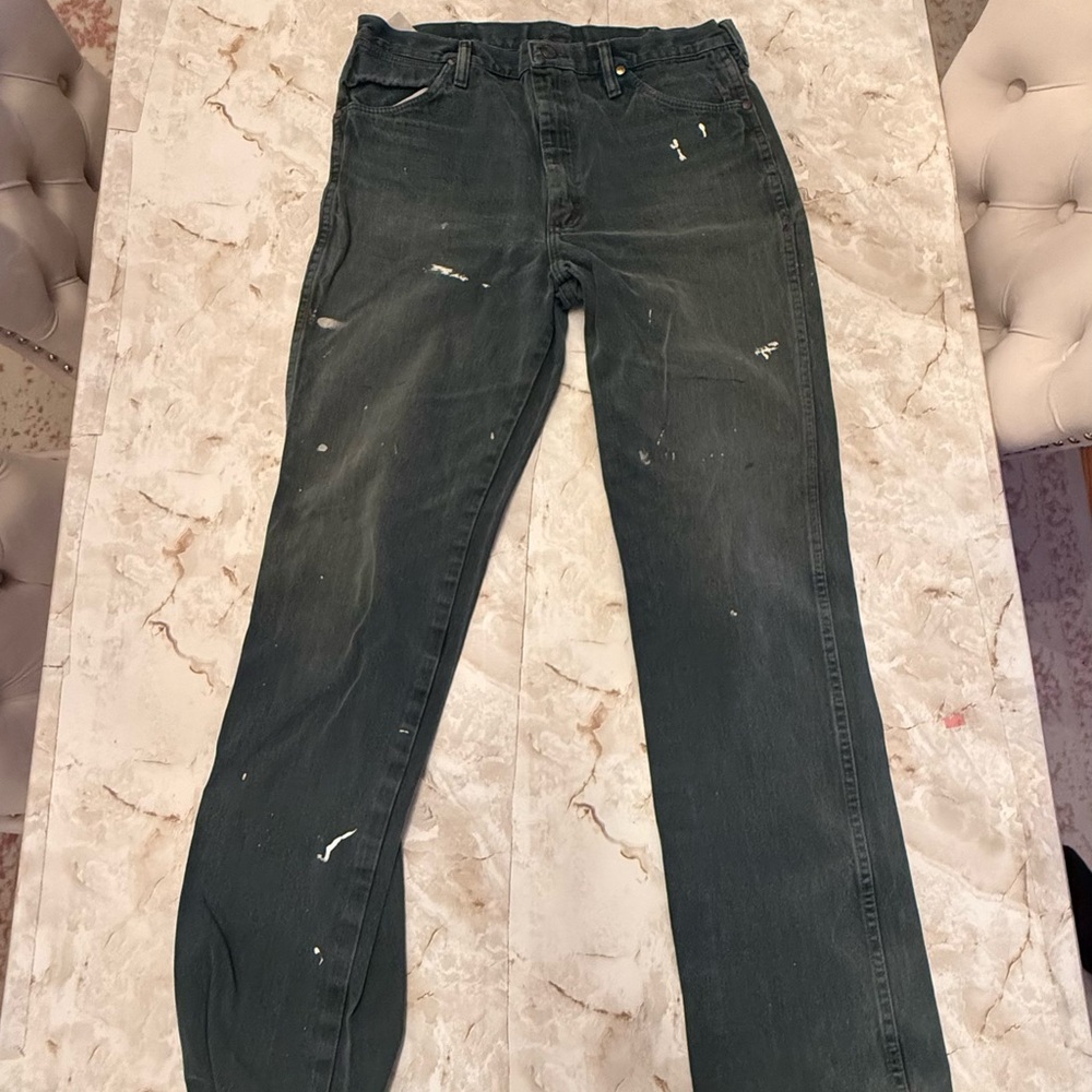 Wrangler Men's Straight Jeans in Distressed Dark Gray